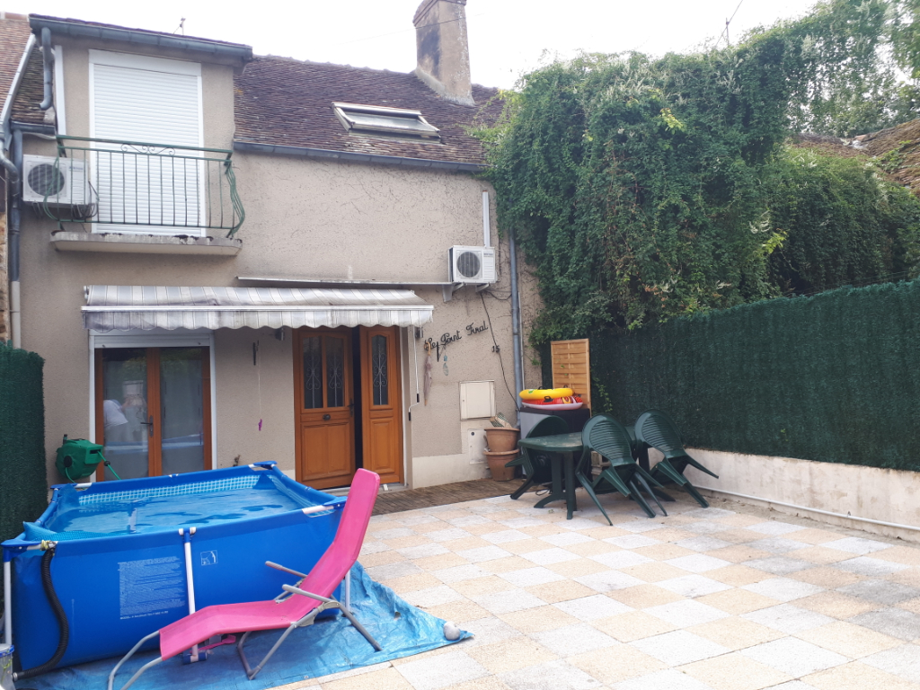 À vendre, maison 4 pièces d'environ 93 m² à VILLENEUVE LA GUYARD (89340).