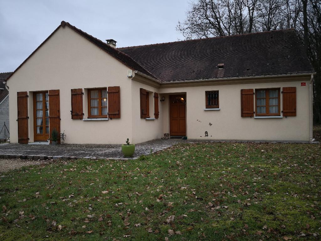 À vendre, plain-pied d'environ 106,33 m², 4 pièces à PALEY (77710).