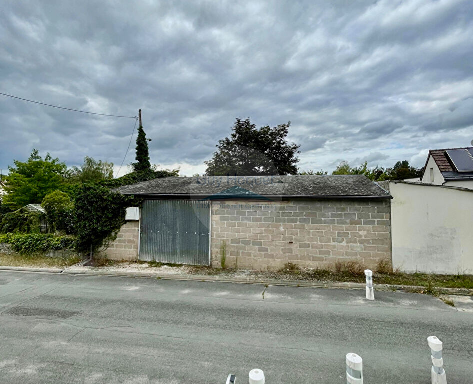 Ensemble immobilier composé d'un garage et une cave