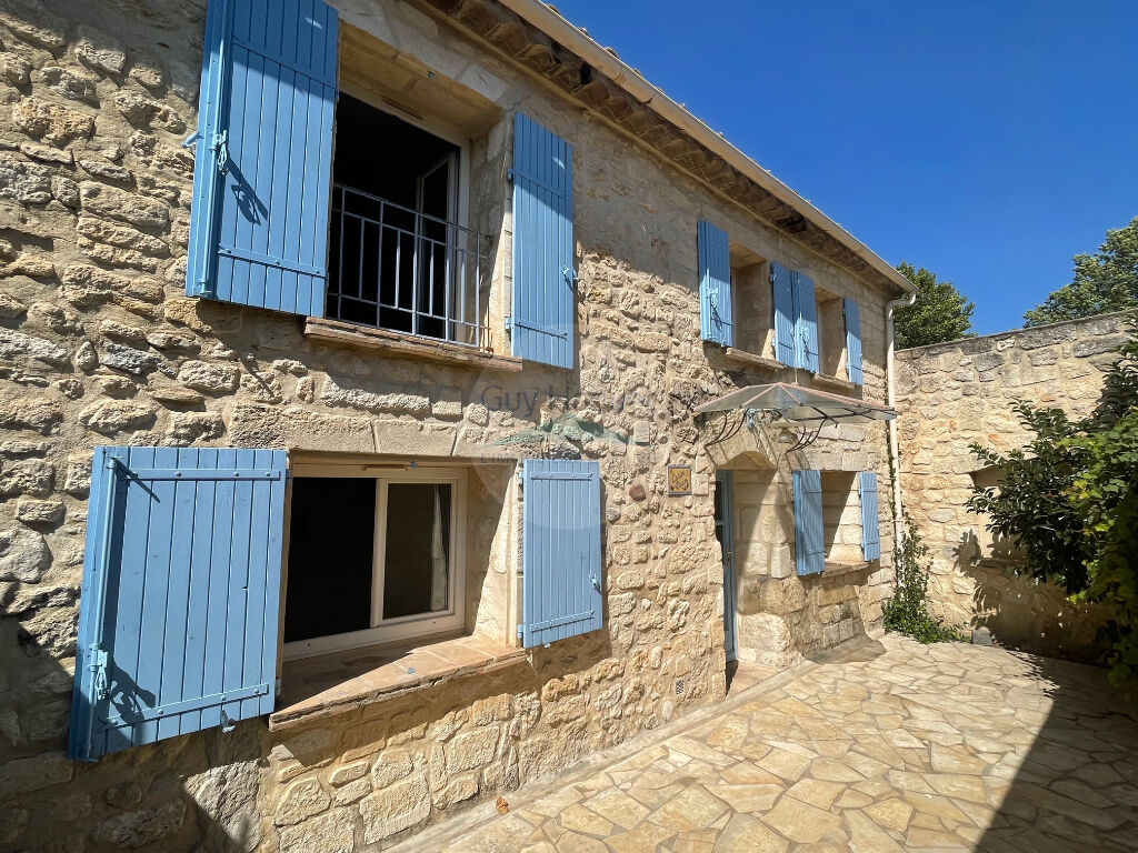 MAUGUIO : Maison F3 (51 m²) à louer beaucoup de charme MEUBLEE