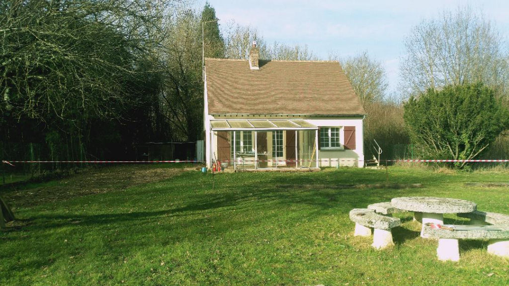 Maison de 65m2 environ située sur la commune d'Episy avec près de 400 m2 de terrain