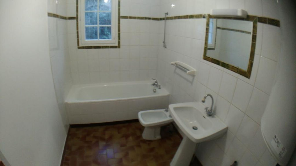 Maison de 65m2 environ située sur la commune d'Episy avec près de 400 m2 de terrain