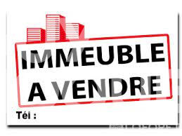 Immeuble de rapport dans Moret sur Loing comprenant 2 locaux commerciaux et 3 appartements. Tous loués.