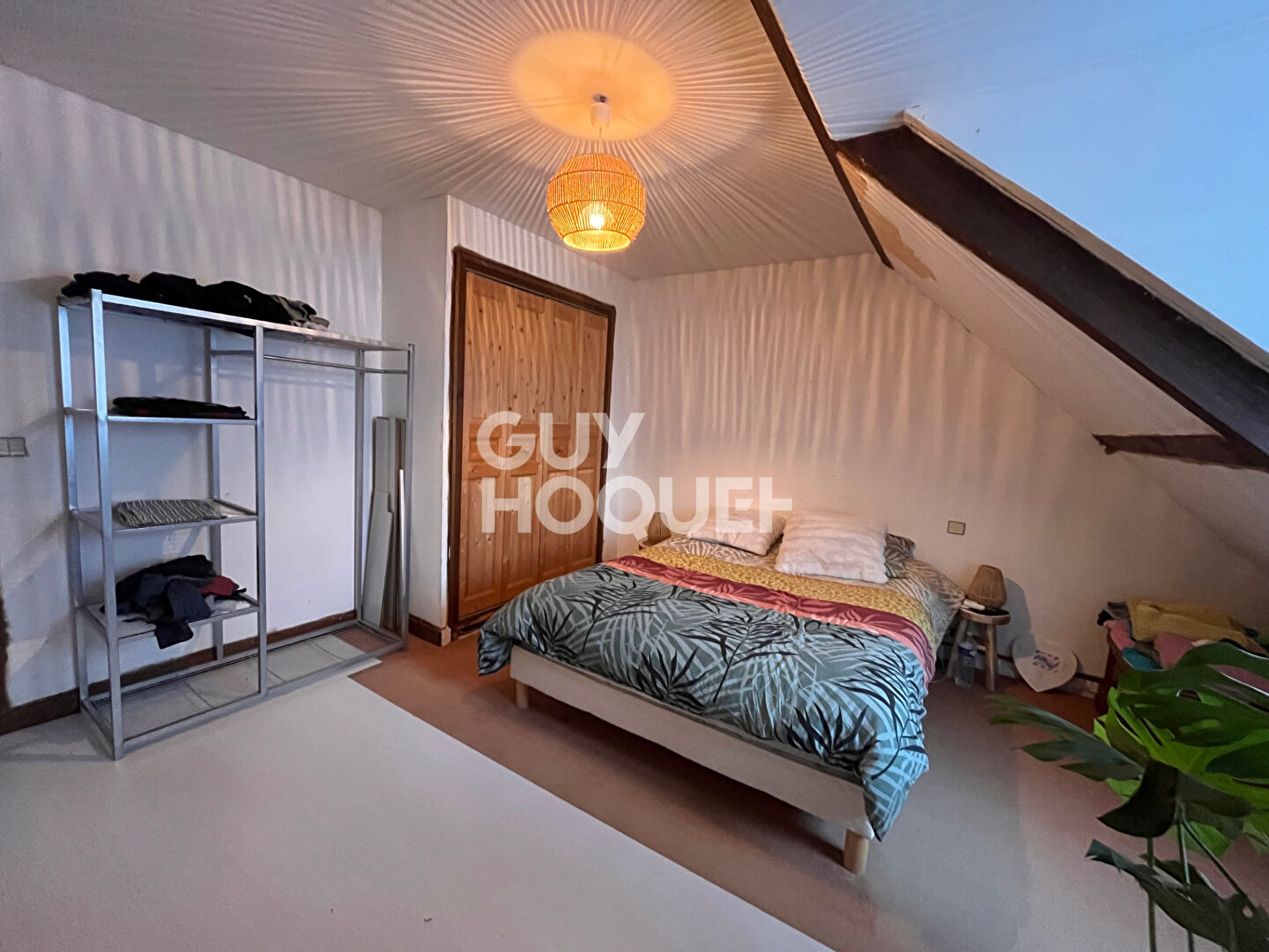 Maison individuelle de 169 m²  avec 4 chambres érigée sur un terrain de 2500m²