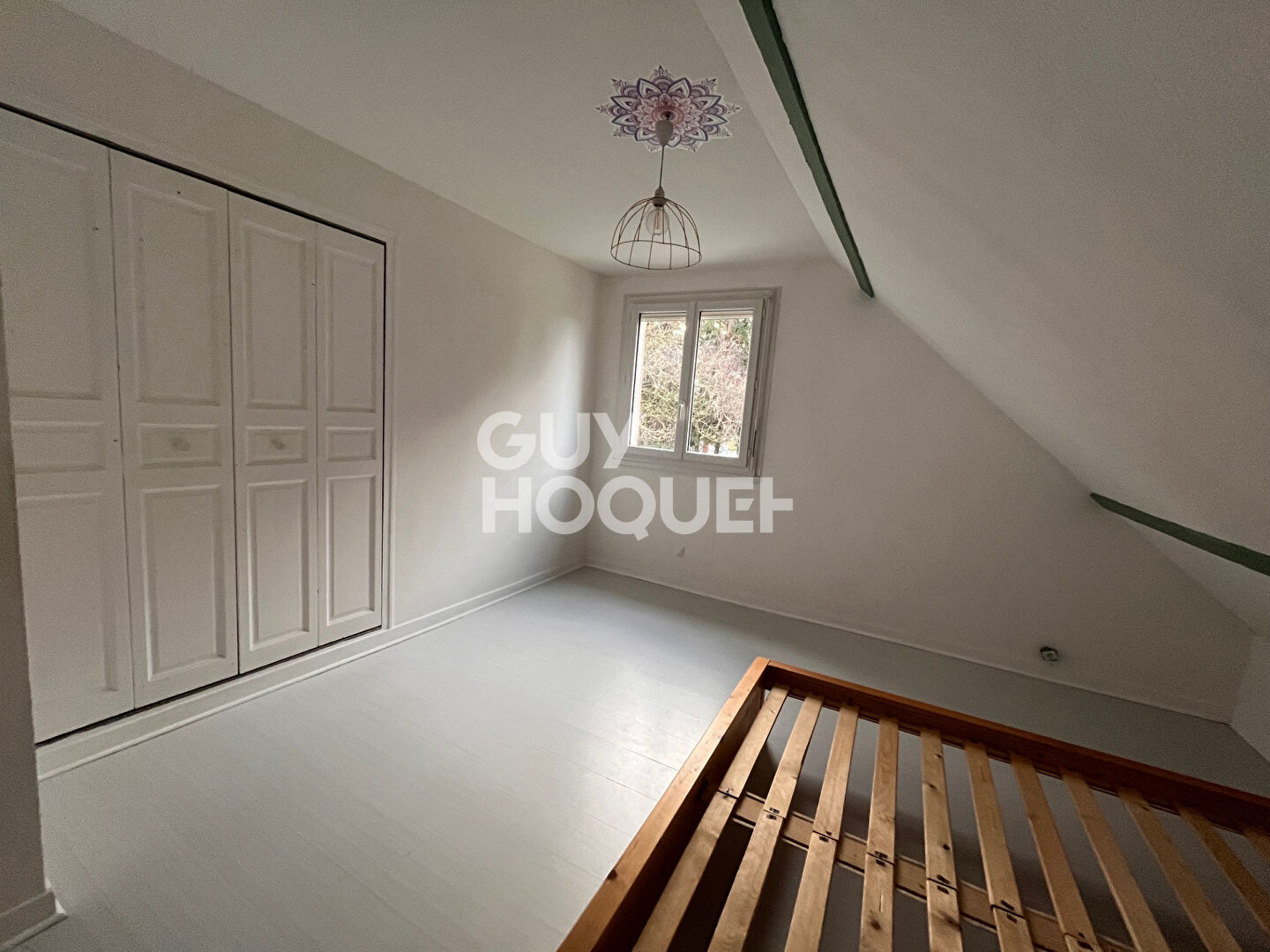 Maison individuelle de 169 m²  avec 4 chambres érigée sur un terrain de 2500m²