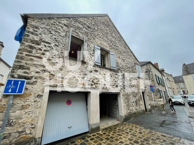 Maison de ville  de 37,89 m2 , 2 Pièces et 3 Garages  dans le centre historique de Moret  Moret-sur-Loing