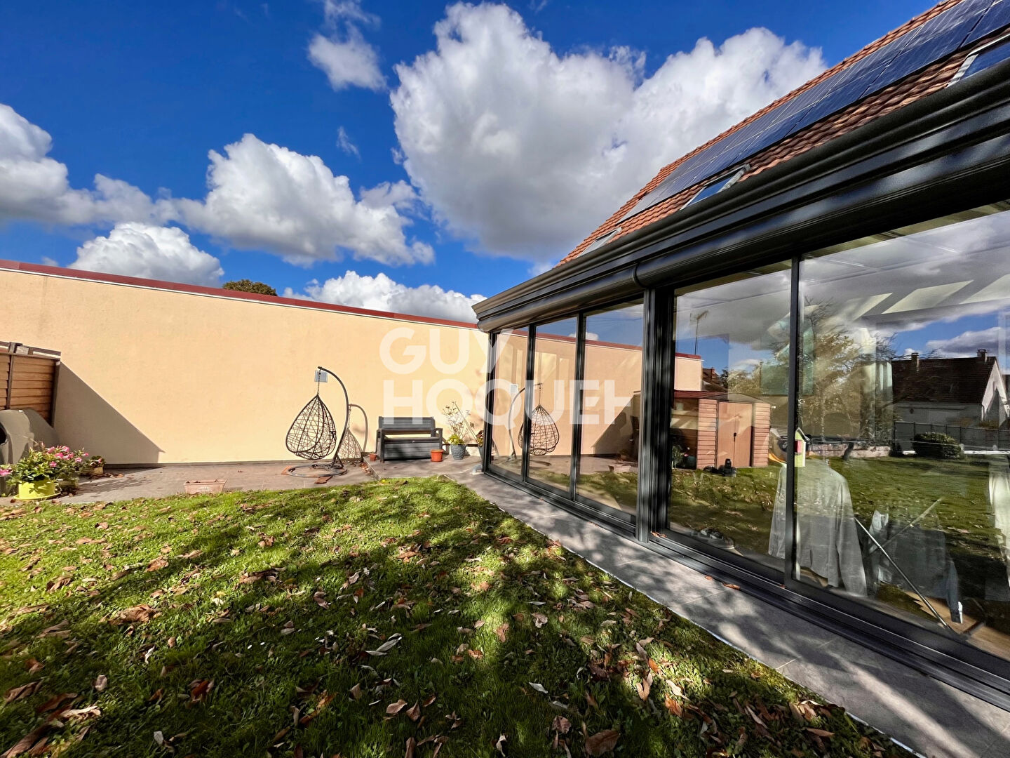 Maison des années 2000 de 143 m²  sur un terrain de 508m² avec quatre chambres.