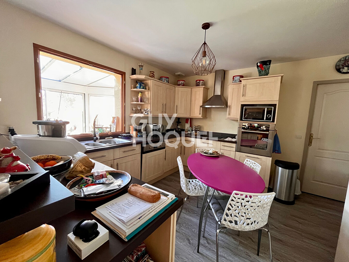 Maison des années 2000 de 143 m²  sur un terrain de 508m² avec quatre chambres.