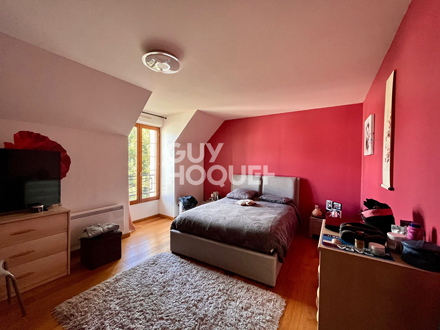 Maison des années 2000 de 143 m²  sur un terrain de 508m² avec quatre chambres.