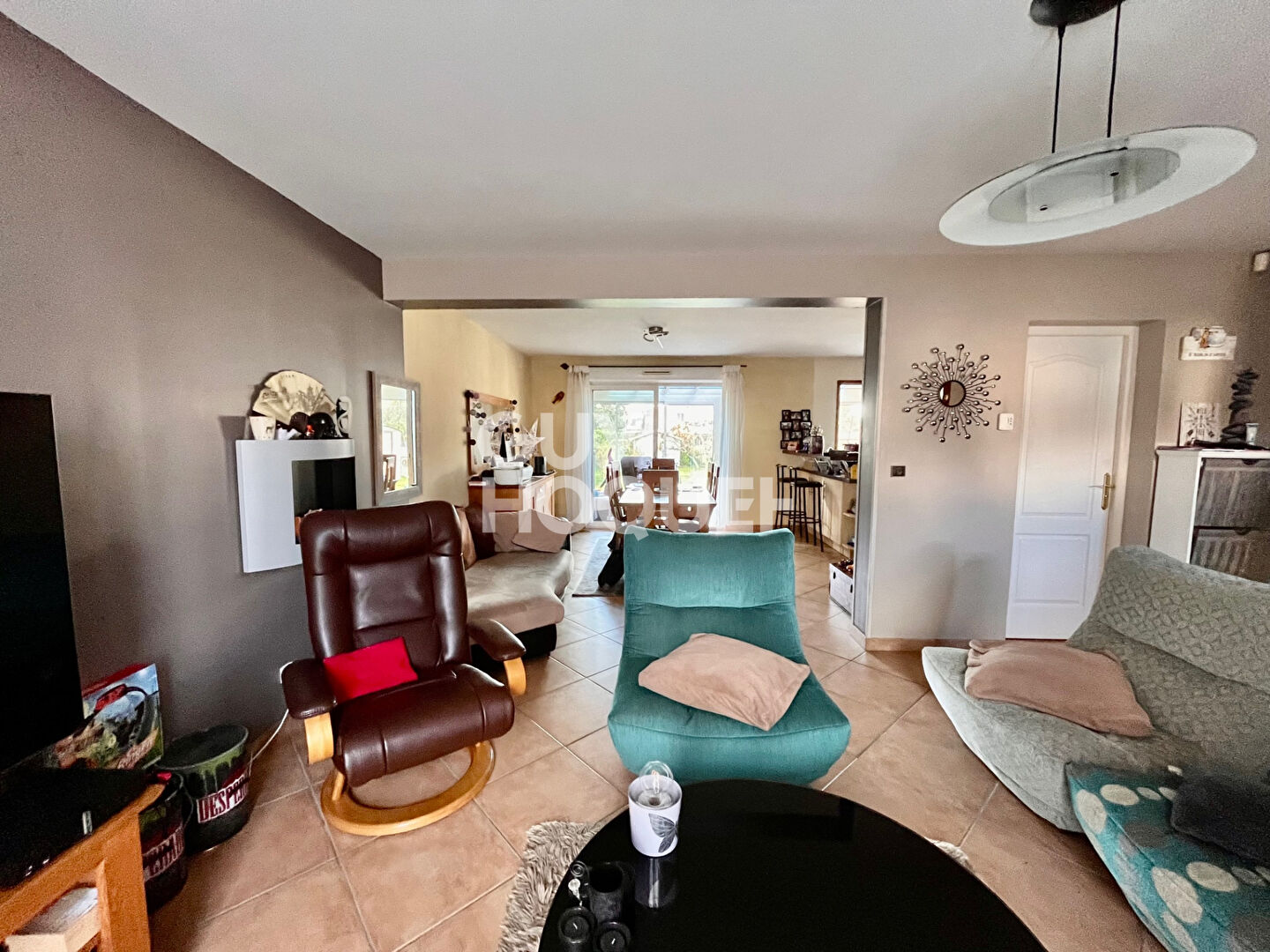 Maison des années 2000 de 143 m²  sur un terrain de 508m² avec quatre chambres.