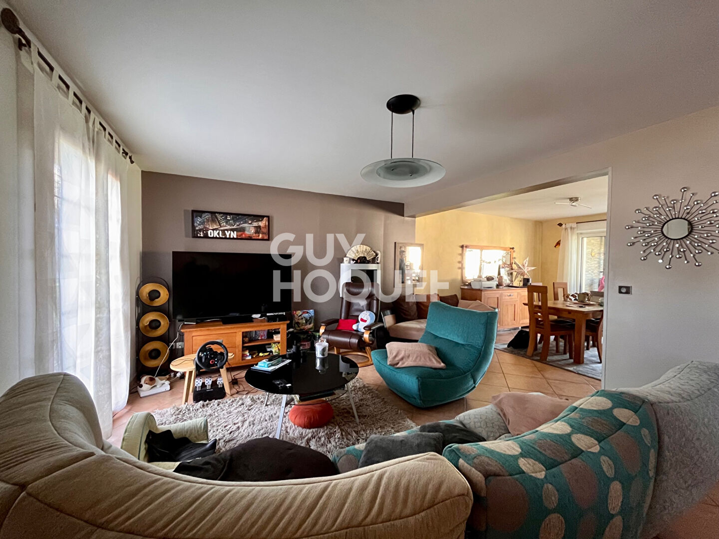 Maison des années 2000 de 143 m²  sur un terrain de 508m² avec quatre chambres.