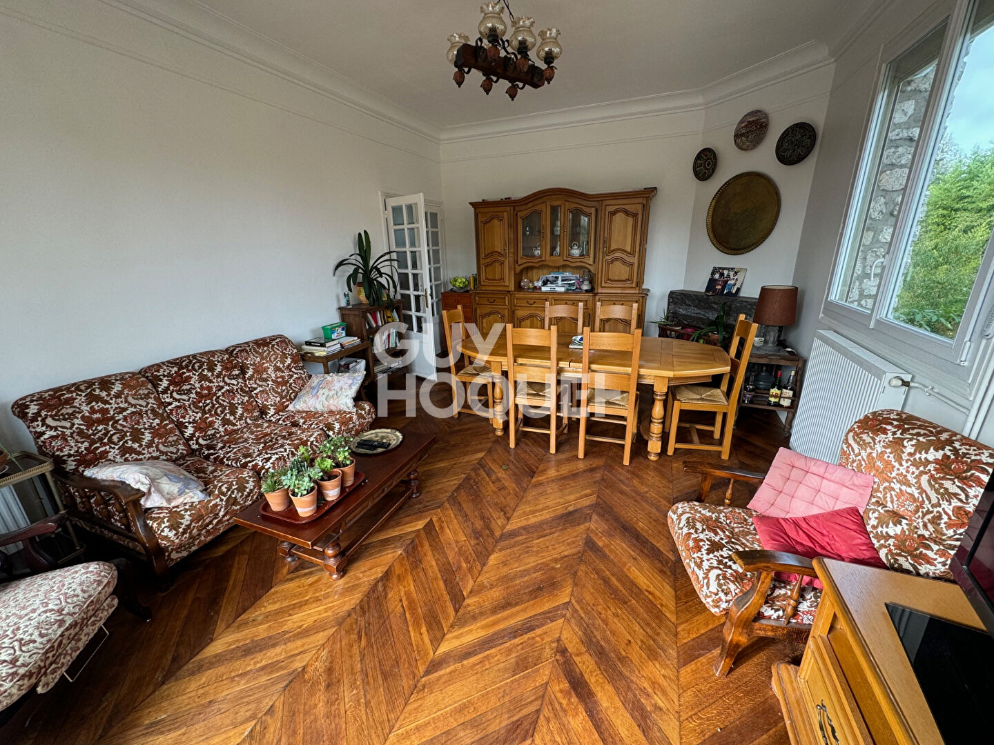 Maison familiale de 200 m2 avec 5 chambres à Dordives et son terrain de 2800 m2.