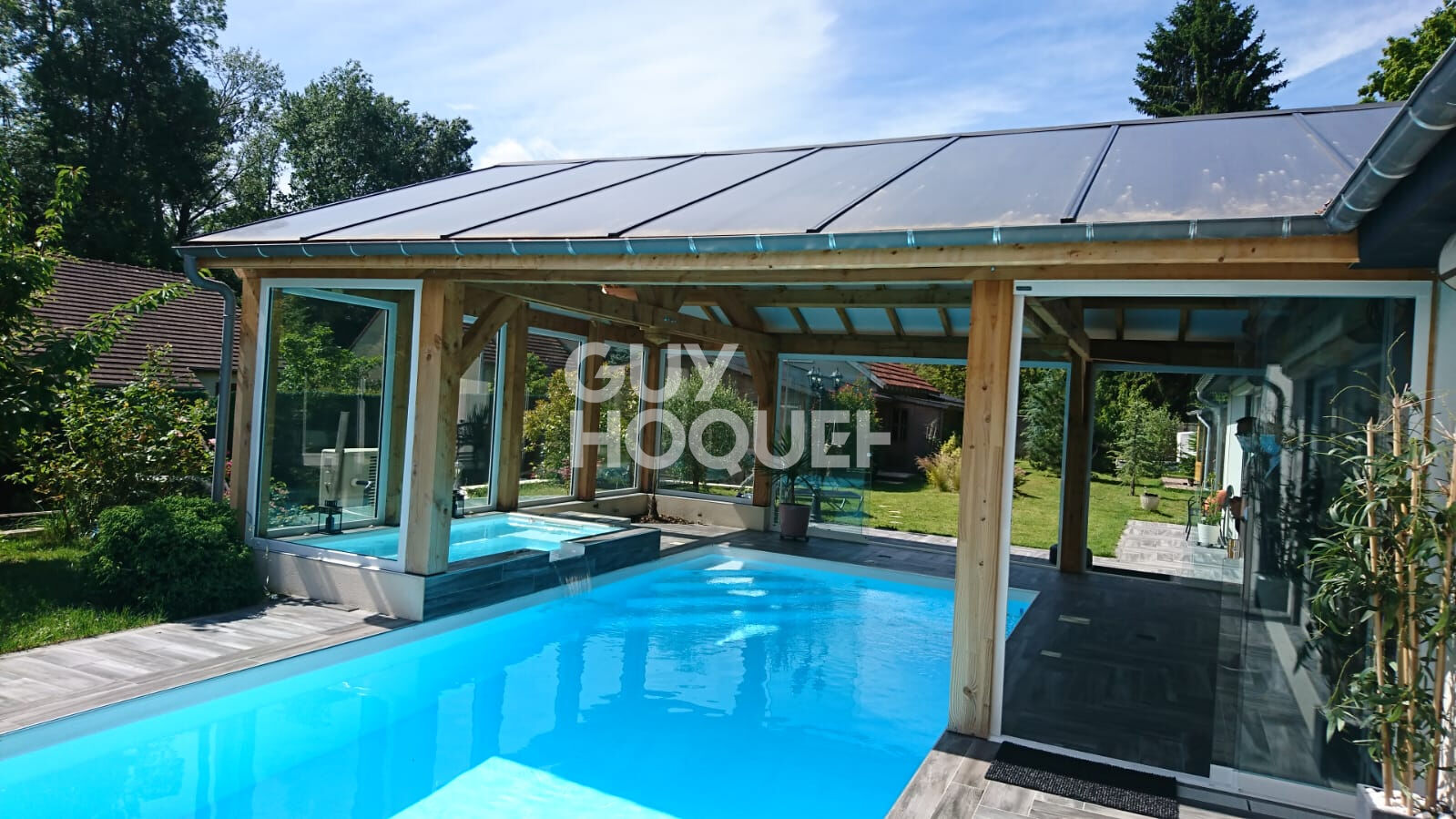 Maison  de plain-pied 5 pièce(s) 137,54 m2 avec piscine  et un chalet d'habitation de 37.92m² sur terrain de 1480m²