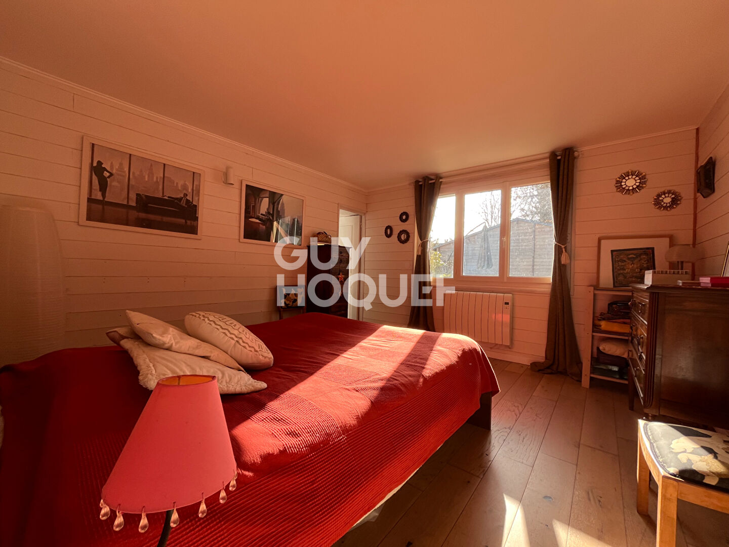 Maison  de plain-pied 5 pièce(s) 137,54 m2 avec piscine  et un chalet d'habitation de 37.92m² sur terrain de 1480m²