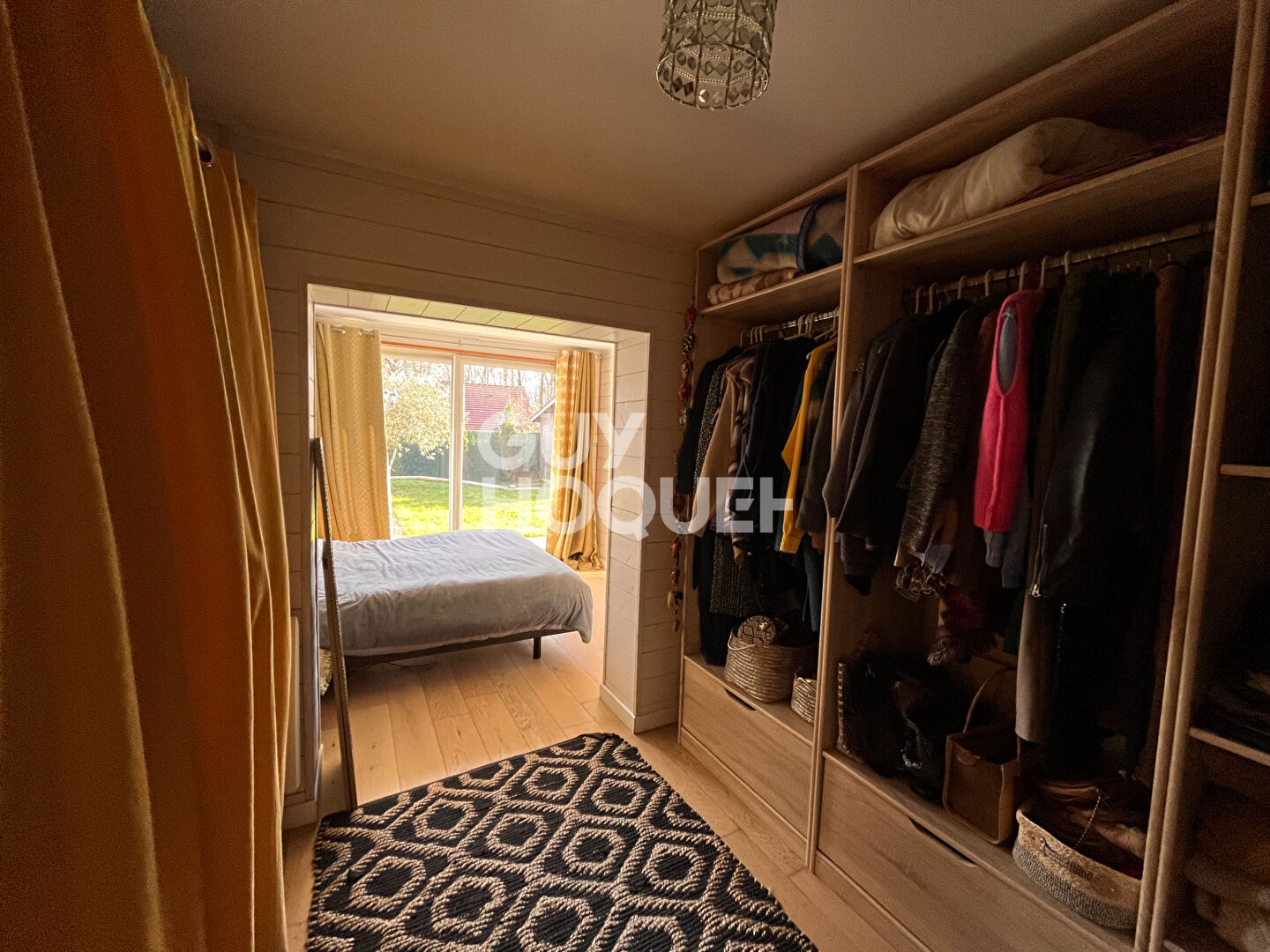 Maison  de plain-pied 5 pièce(s) 137,54 m2 avec piscine  et un chalet d'habitation de 37.92m² sur terrain de 1480m²