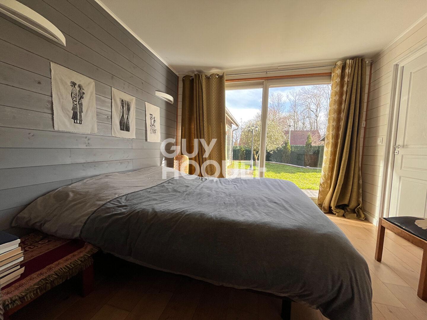 Maison  de plain-pied 5 pièce(s) 137,54 m2 avec piscine  et un chalet d'habitation de 37.92m² sur terrain de 1480m²