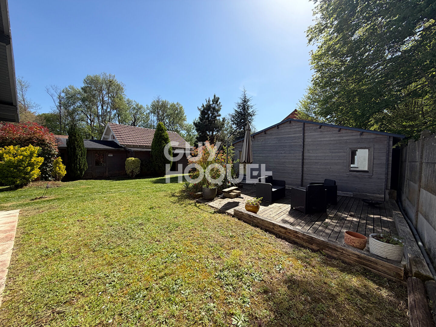 Maison  de plain-pied 5 pièce(s) 137,54 m2 avec piscine  et un chalet d'habitation de 37.92m² sur terrain de 1480m²