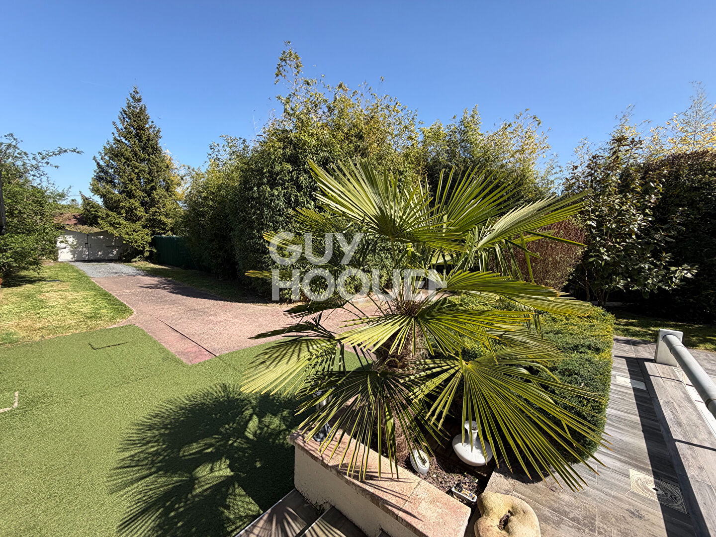 Maison  de plain-pied 5 pièce(s) 137,54 m2 avec piscine  et un chalet d'habitation de 37.92m² sur terrain de 1480m²