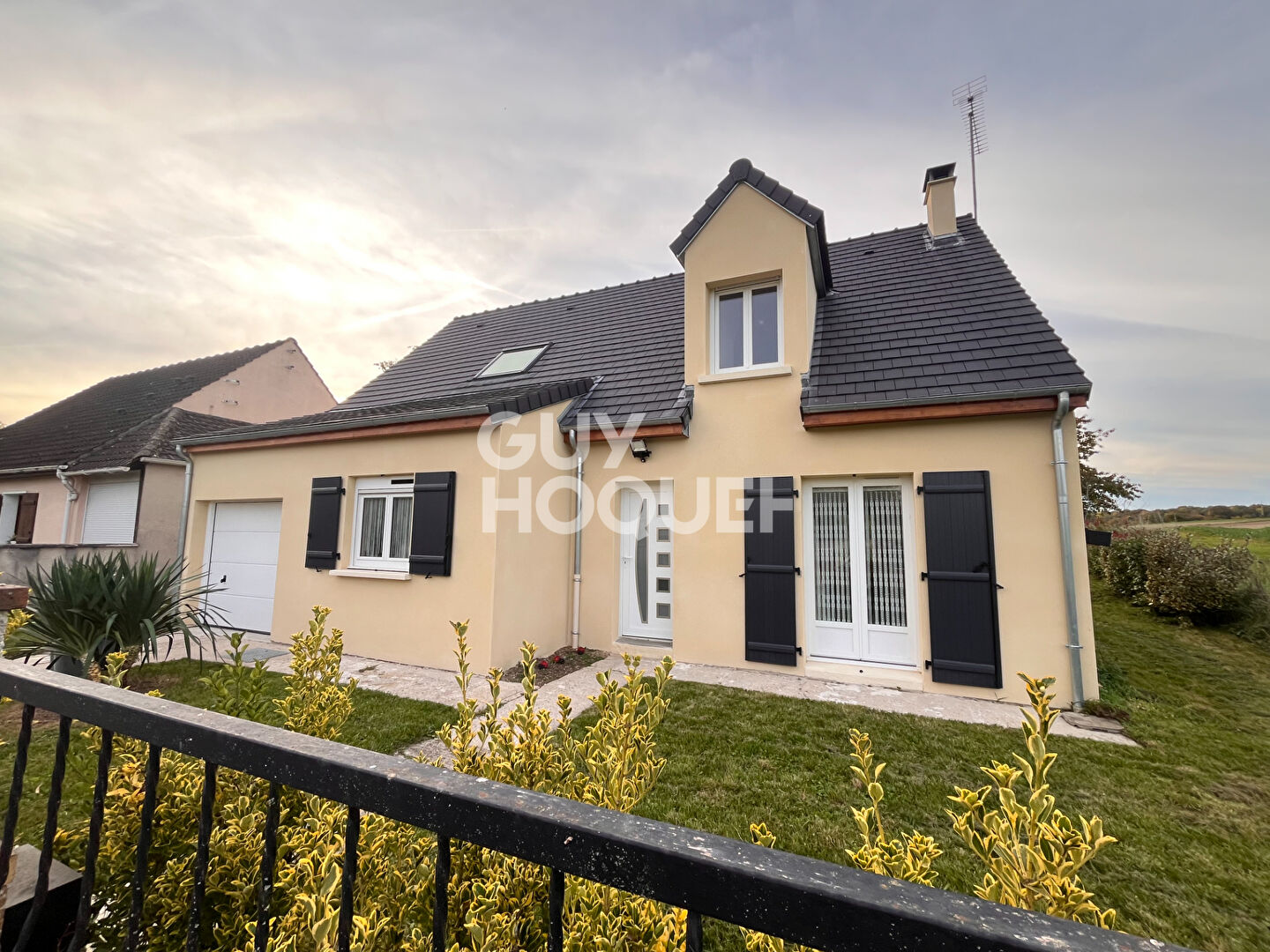 Maison 5 pièce(s) 141.59 m2 sur un terrain de 500m²