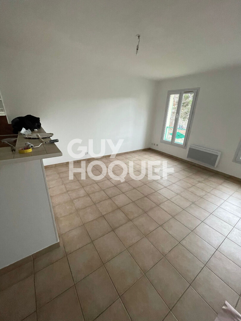 Appartement d'environ 60 m2 au sol  en duplex disposant d'une chambre en centre ville de veneux les sablons.