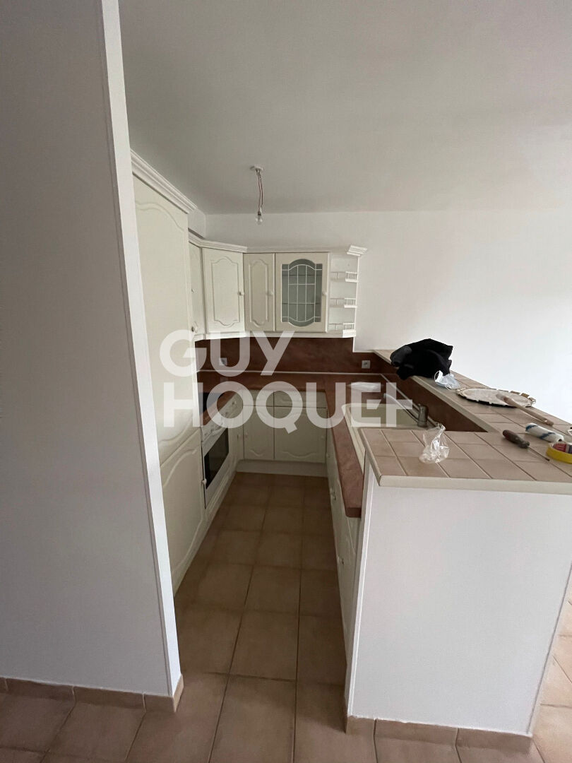 Appartement d'environ 60 m2 au sol  en duplex disposant d'une chambre en centre ville de veneux les sablons.