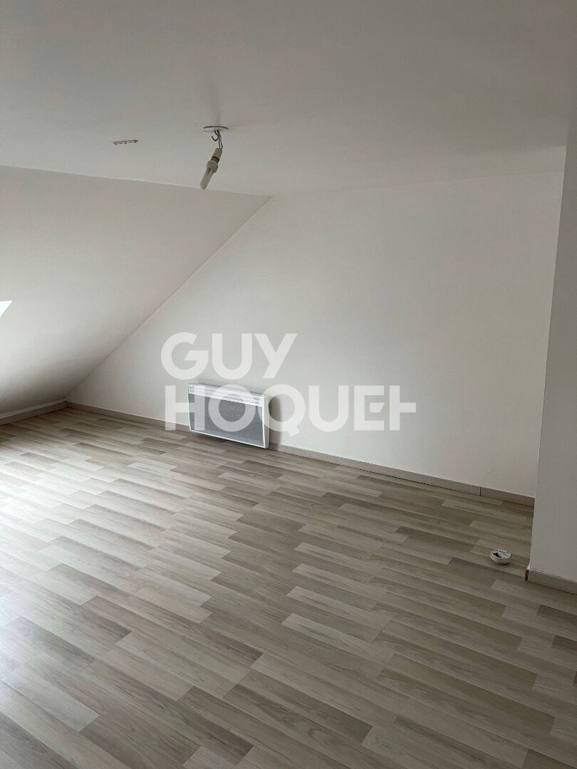 Appartement d'environ 60 m2 au sol  en duplex disposant d'une chambre en centre ville de veneux les sablons.