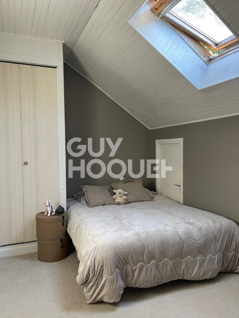 Maison  5 pièce(s) 144 m2 sur un terrain de 2278m²  à Moret-sur-loing