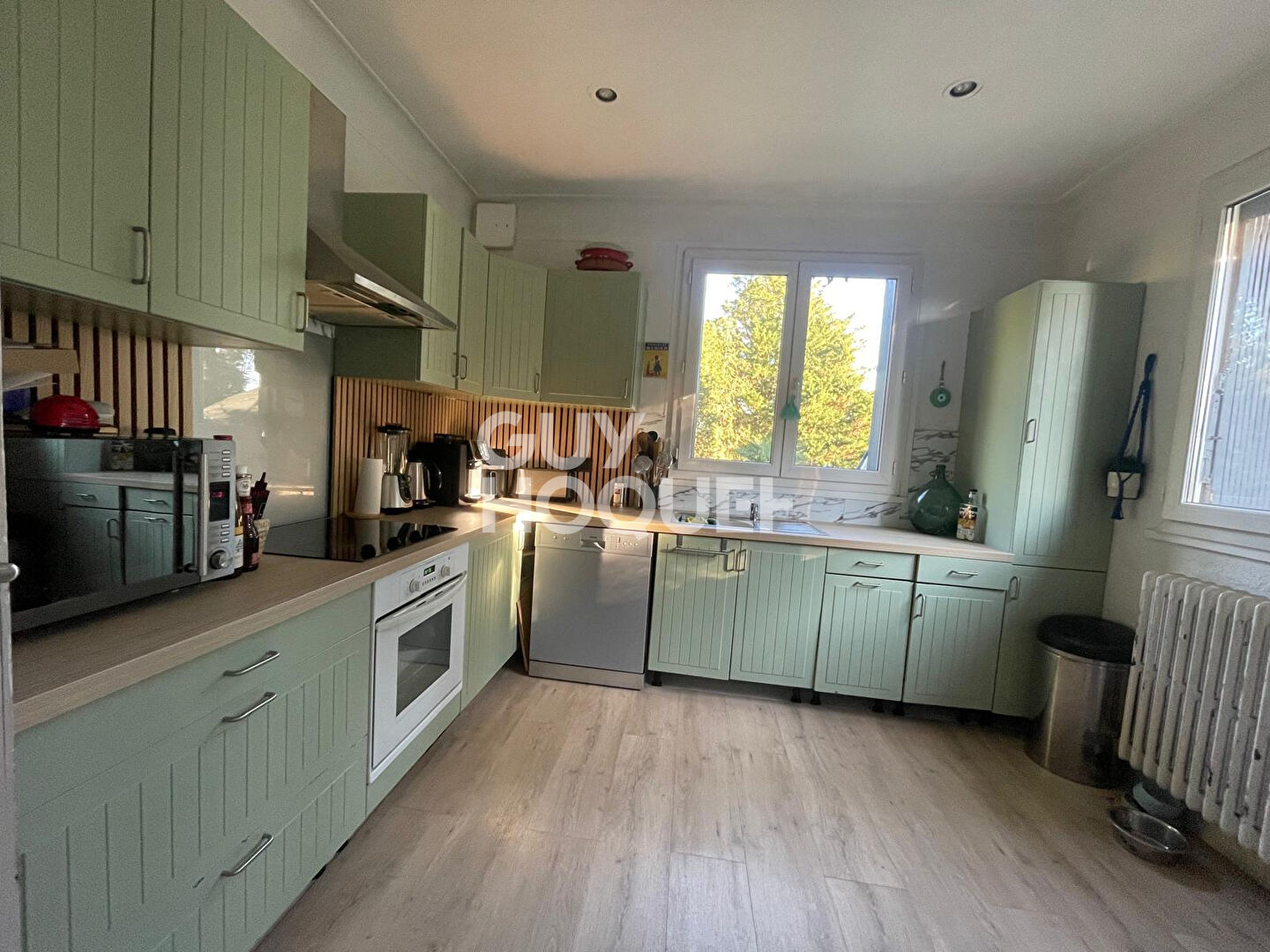 Maison  5 pièce(s) 144 m2 sur un terrain de 2278m²  à Moret-sur-loing