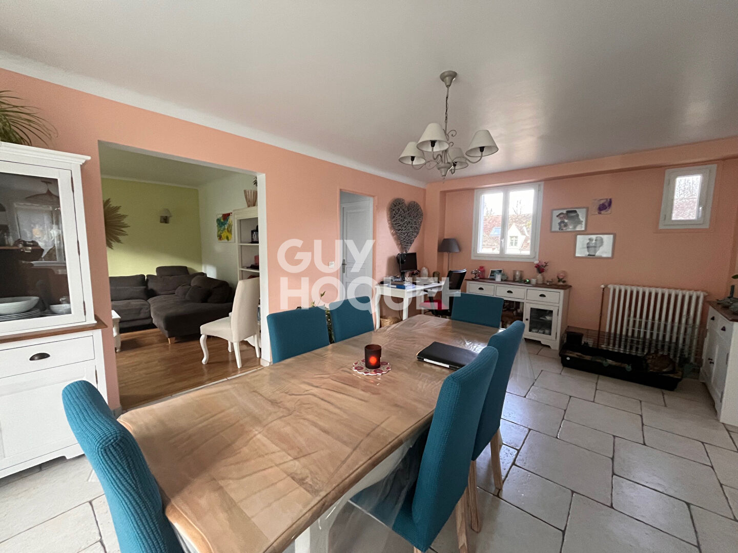 Maison 5 pièces sur un  terrain de 1300 m² avec piscine dans le charmant village de Dormelles