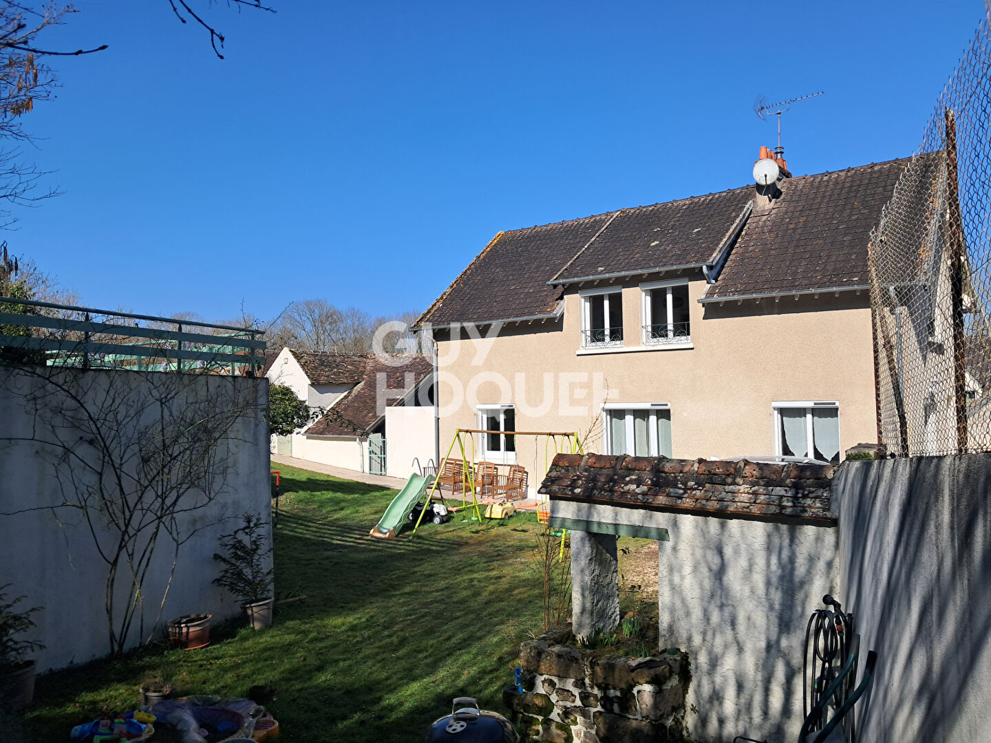 Maison 5 pièces sur un  terrain de 1300 m² avec piscine dans le charmant village de Dormelles
