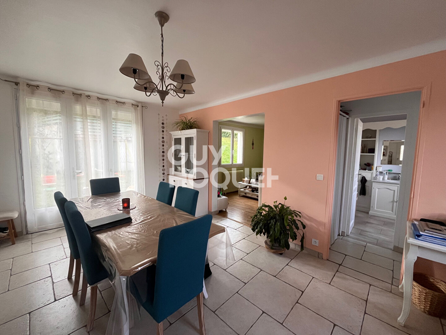 Maison 5 pièces sur un  terrain de 1300 m² avec piscine dans le charmant village de Dormelles