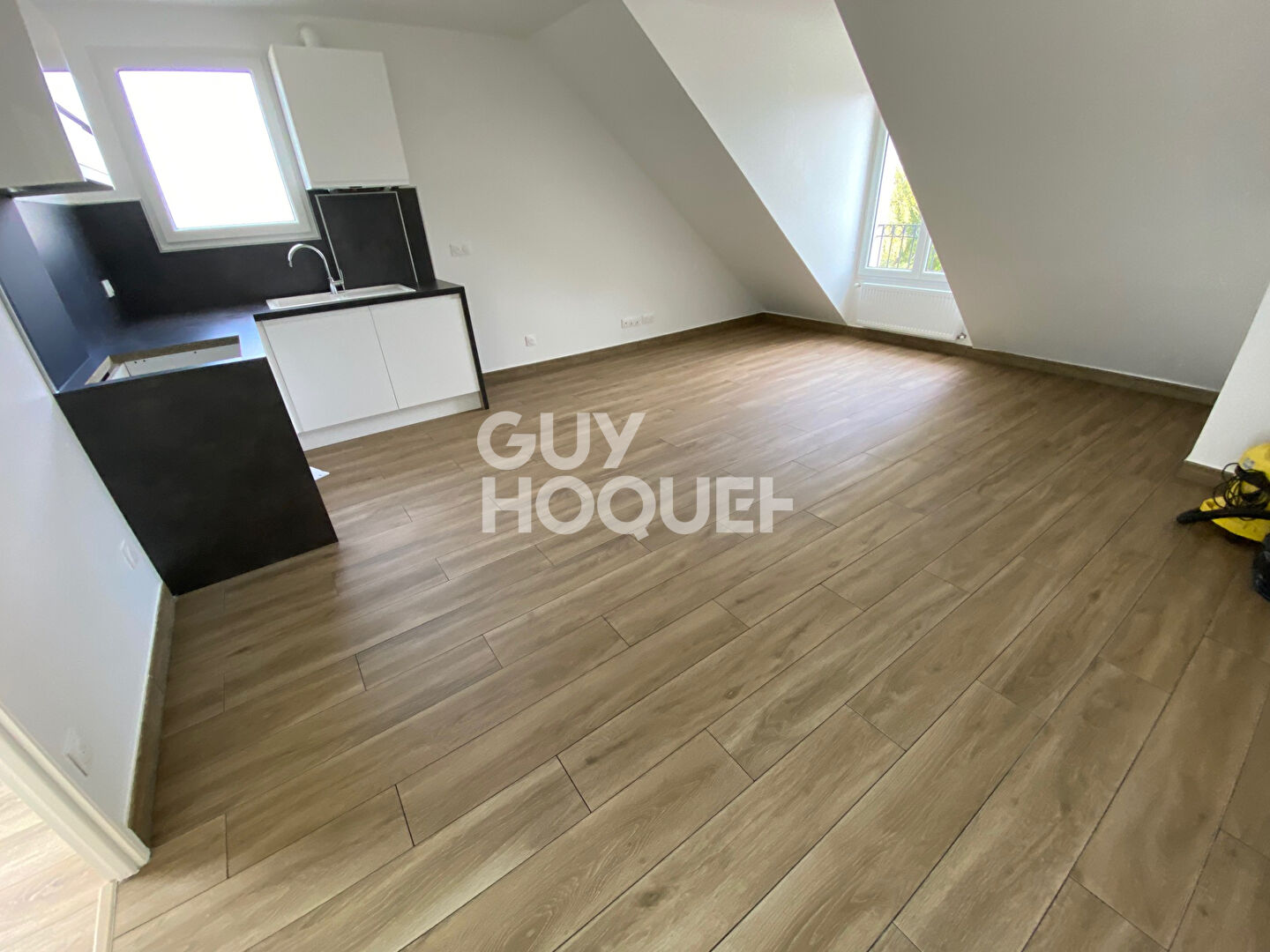 Exclusivité GUY HOQUET  DE MORET : Bel appartement de 41 m2 (58 m2 au sol) au 2nd Etage d'un immeuble construit en 2021
