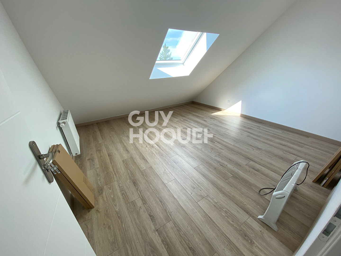 Exclusivité GUY HOQUET  DE MORET : Bel appartement de 41 m2 (58 m2 au sol) au 2nd Etage d'un immeuble construit en 2021