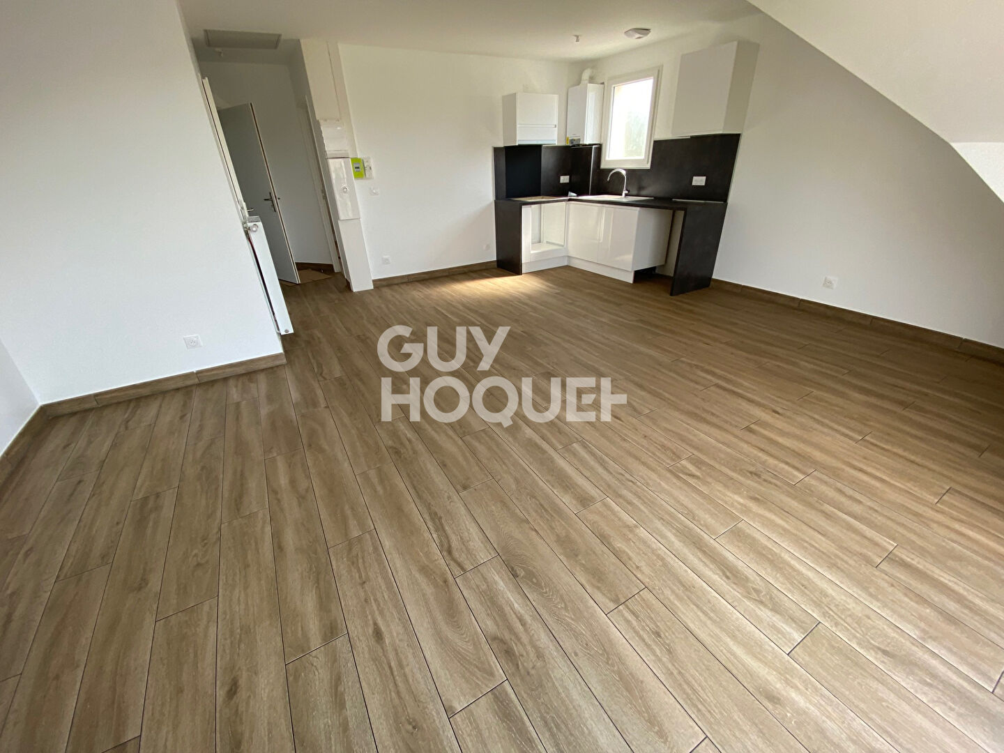 Exclusivité GUY HOQUET  DE MORET : Bel appartement de 41 m2 (58 m2 au sol) au 2nd Etage d'un immeuble construit en 2021