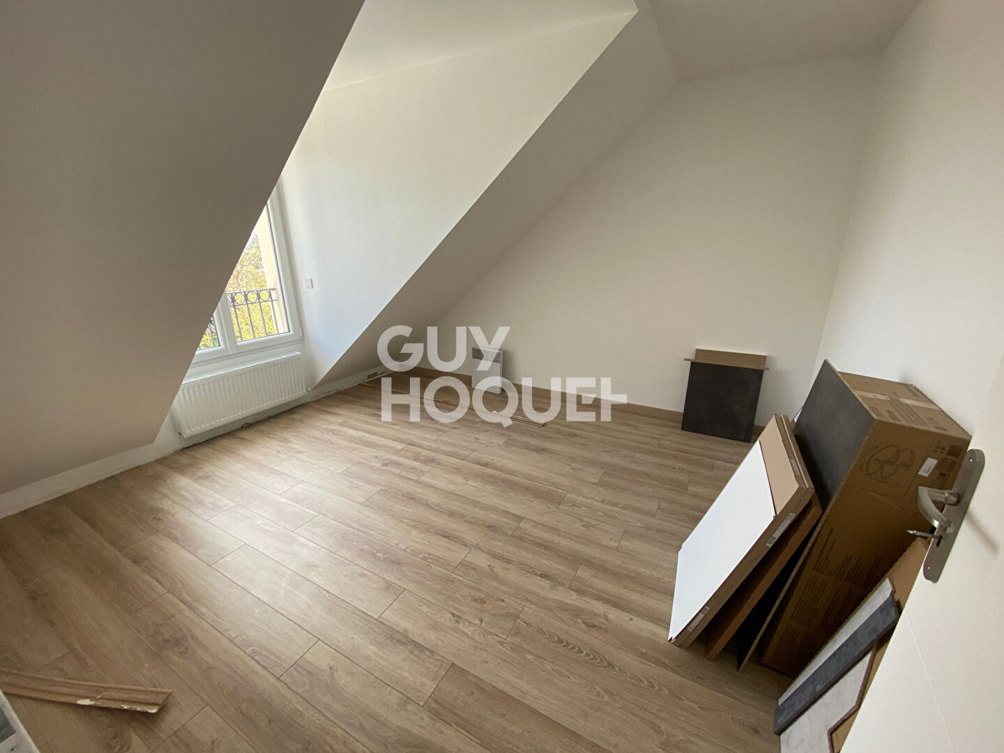 Exclusivité GUY HOQUET  DE MORET : Bel appartement de 41 m2 (58 m2 au sol) au 2nd Etage d'un immeuble construit en 2021