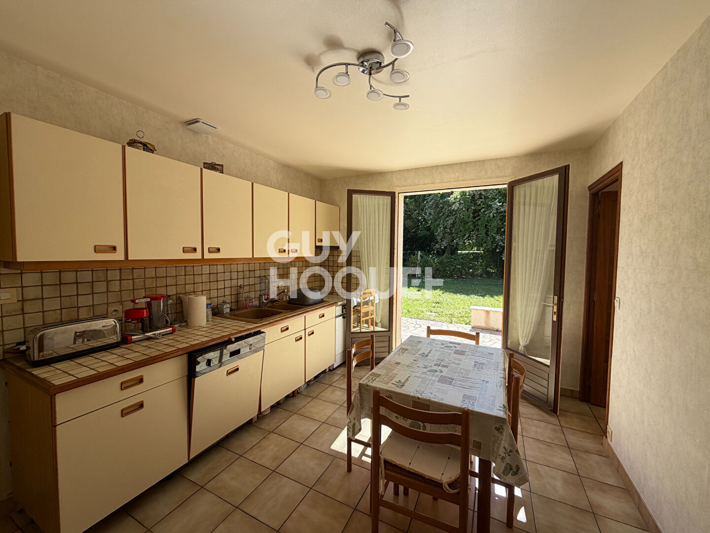 Maison Moret-sur-Loing proche du centre ville 7 pièce(s) 145.43 m2 six chambres, terrain de  413m²