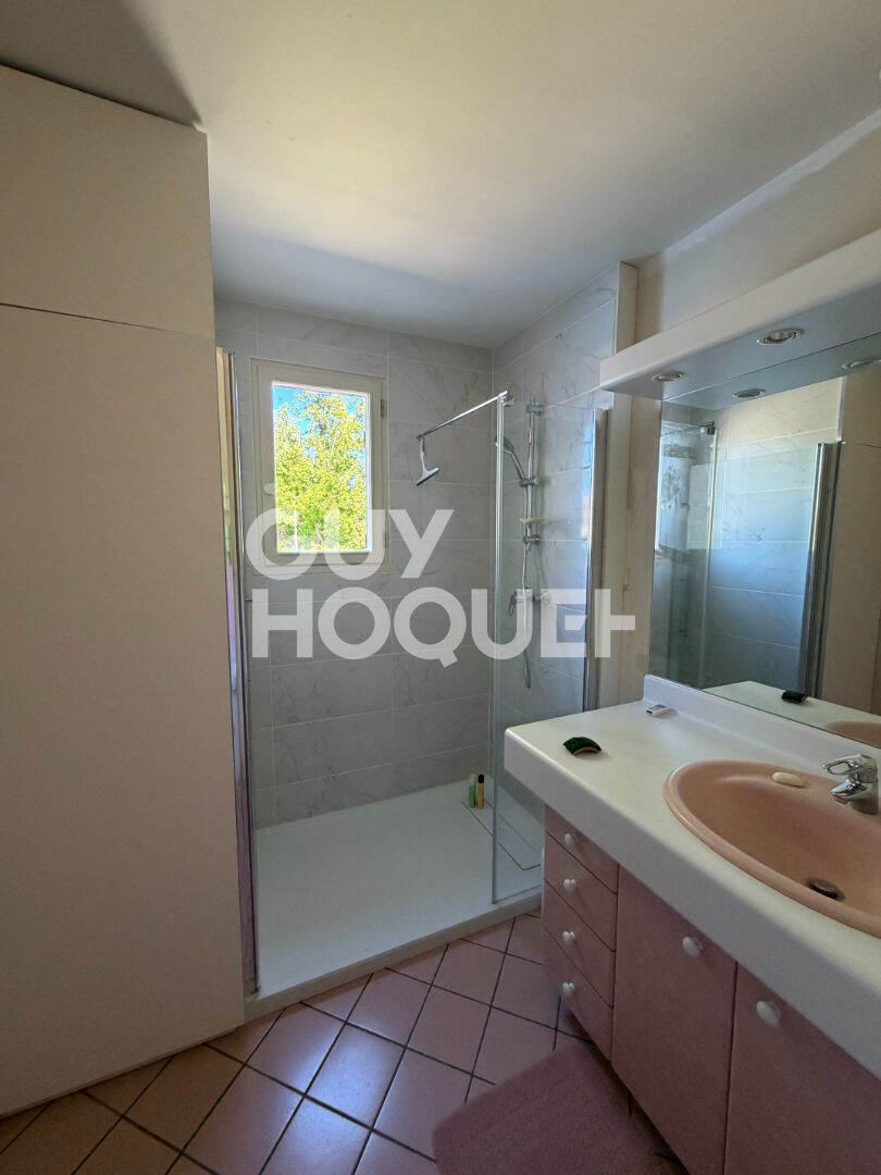 Maison Moret-sur-Loing proche du centre ville 7 pièce(s) 145.43 m2 six chambres, terrain de  413m²