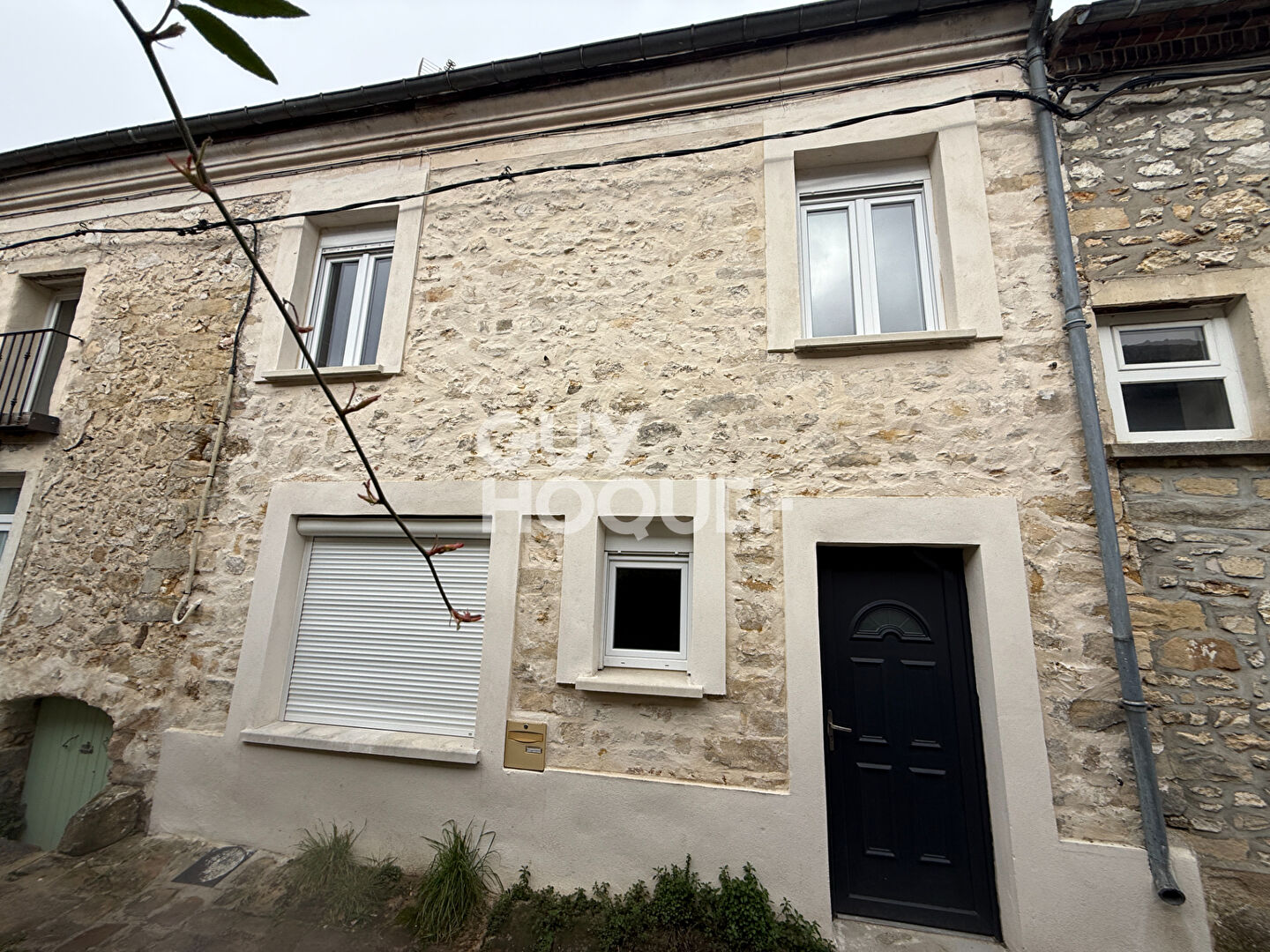 EXCEPTIONNEL UN LOT INDISSOCIABLE DE 2 MAISONS  EN CENTRE VILLE DE VENEUX LES SABLONS (3 chambres et la 2nd 1 chambre)