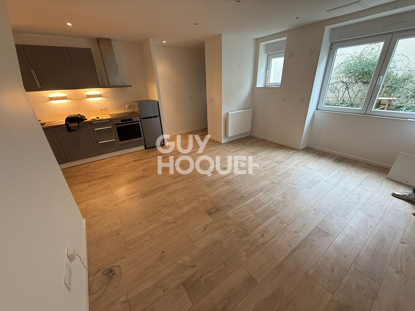 EXCEPTIONNEL UN LOT INDISSOCIABLE DE 2 MAISONS  EN CENTRE VILLE DE VENEUX LES SABLONS (3 chambres et la 2nd 1 chambre)