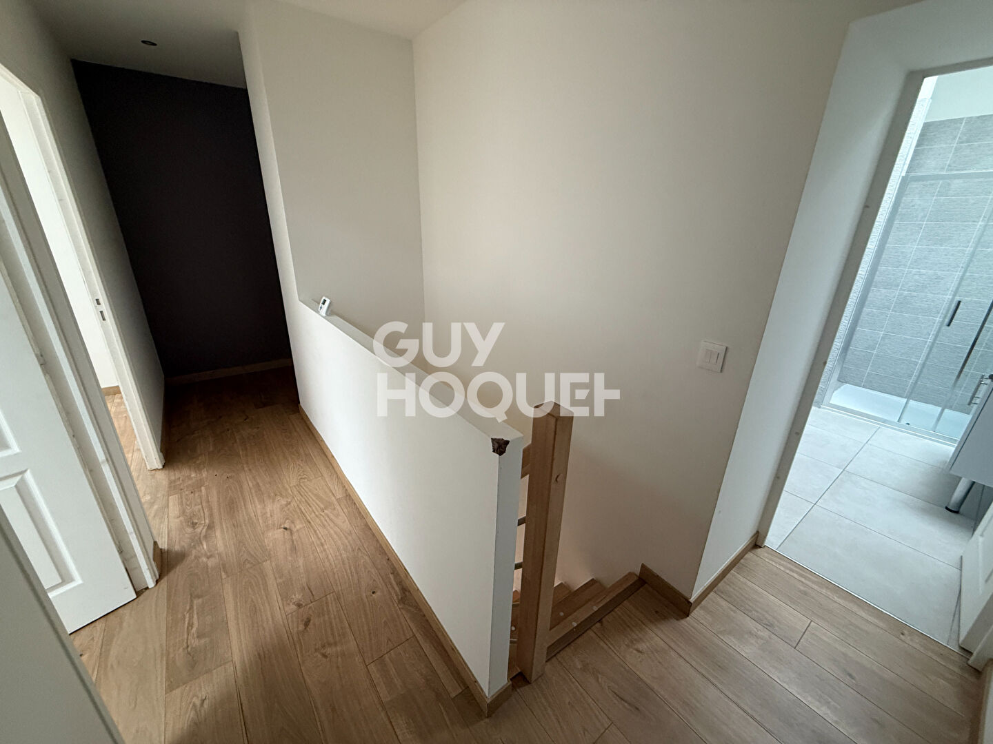 EXCEPTIONNEL UN LOT INDISSOCIABLE DE 2 MAISONS  EN CENTRE VILLE DE VENEUX LES SABLONS (3 chambres et la 2nd 1 chambre)