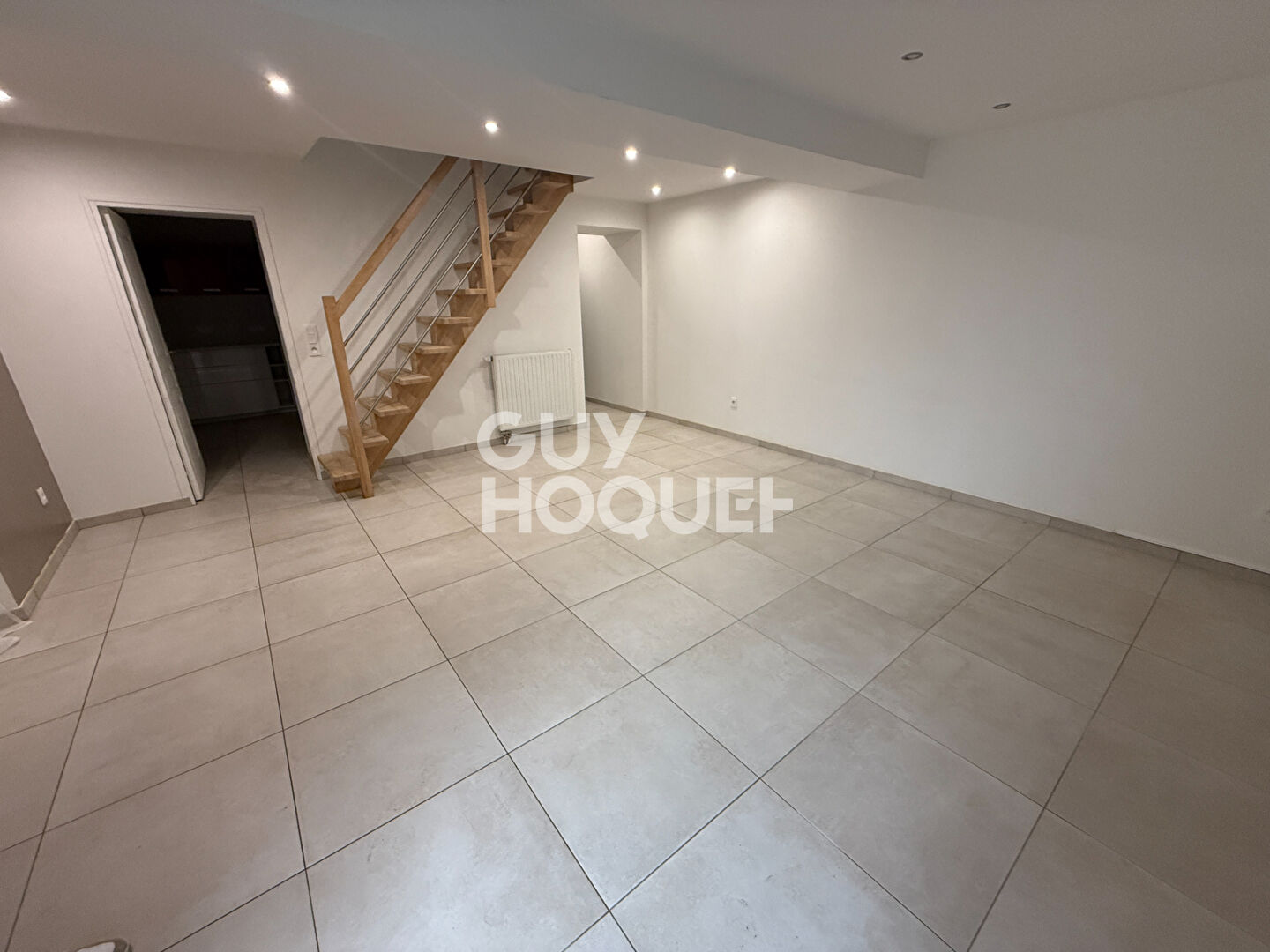 EXCEPTIONNEL UN LOT INDISSOCIABLE DE 2 MAISONS  EN CENTRE VILLE DE VENEUX LES SABLONS (3 chambres et la 2nd 1 chambre)