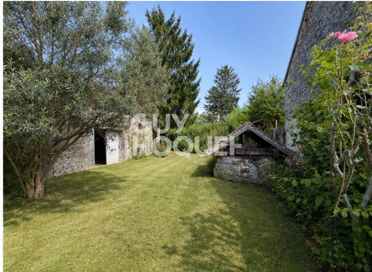 Maison  4 pièces de  130 m2 sur un terrain de 1168m²  avec une grange