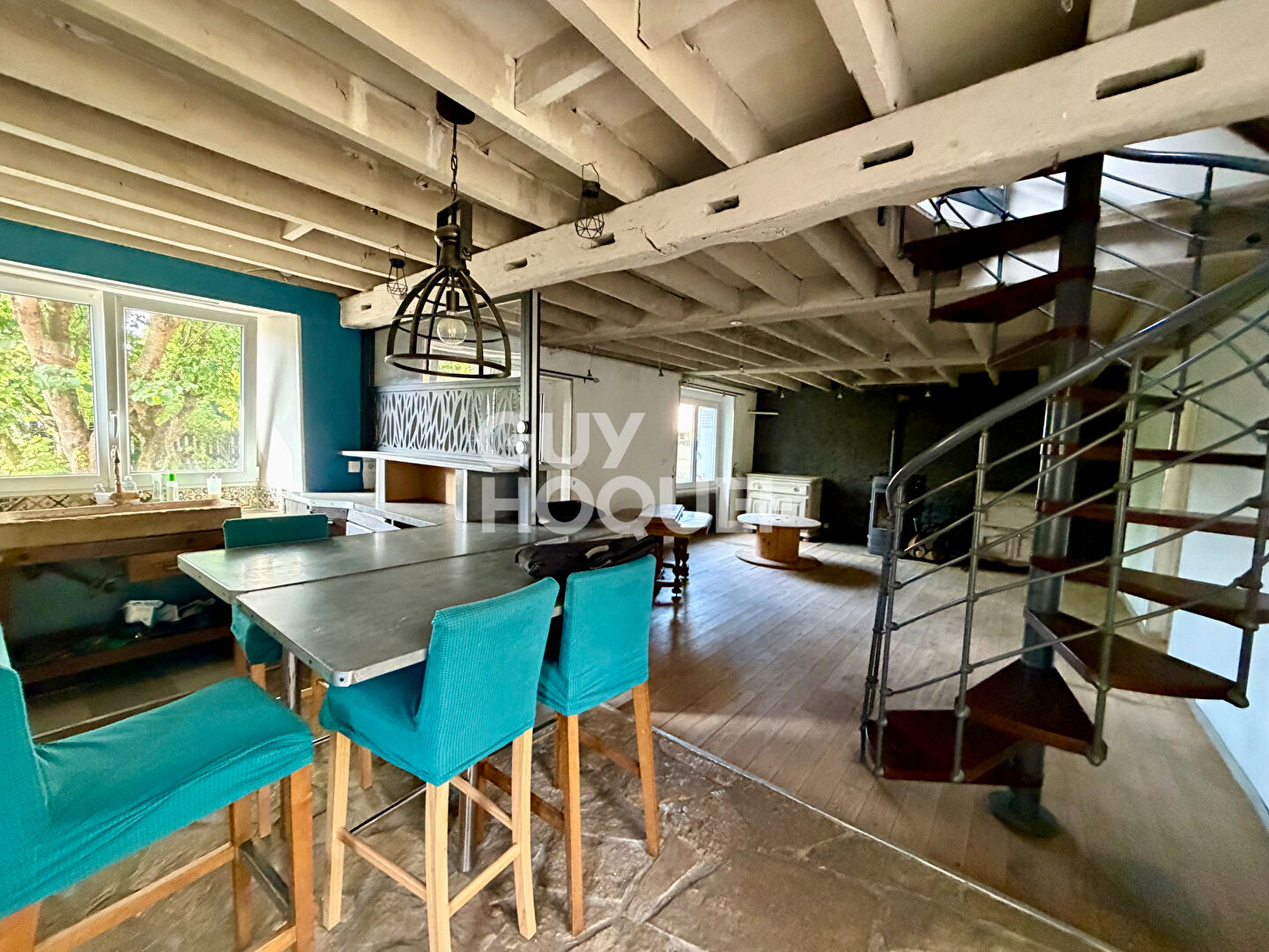 Maison  4 pièces de  130 m2 sur un terrain de 1168m²  avec une grange