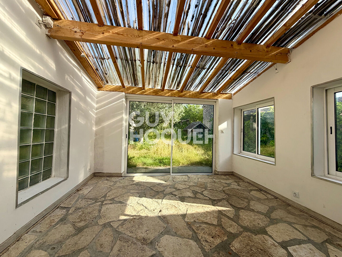 Maison  4 pièces de  130 m2 sur un terrain de 1168m²  avec une grange