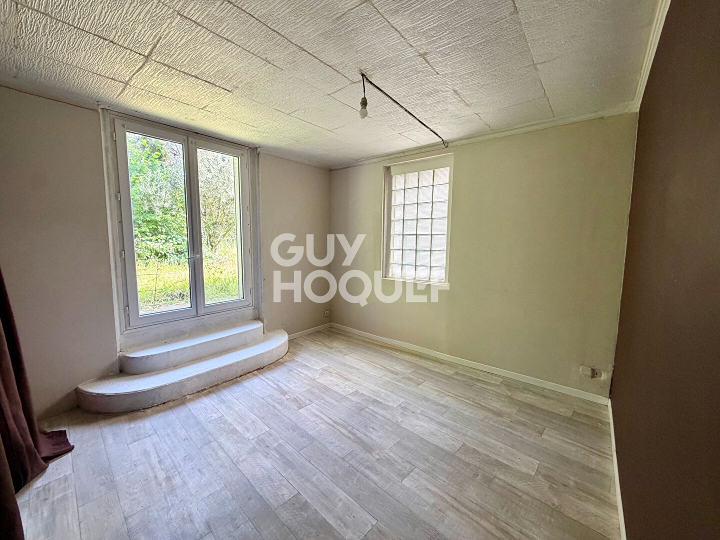 Maison  4 pièces de  130 m2 sur un terrain de 1168m²  avec une grange