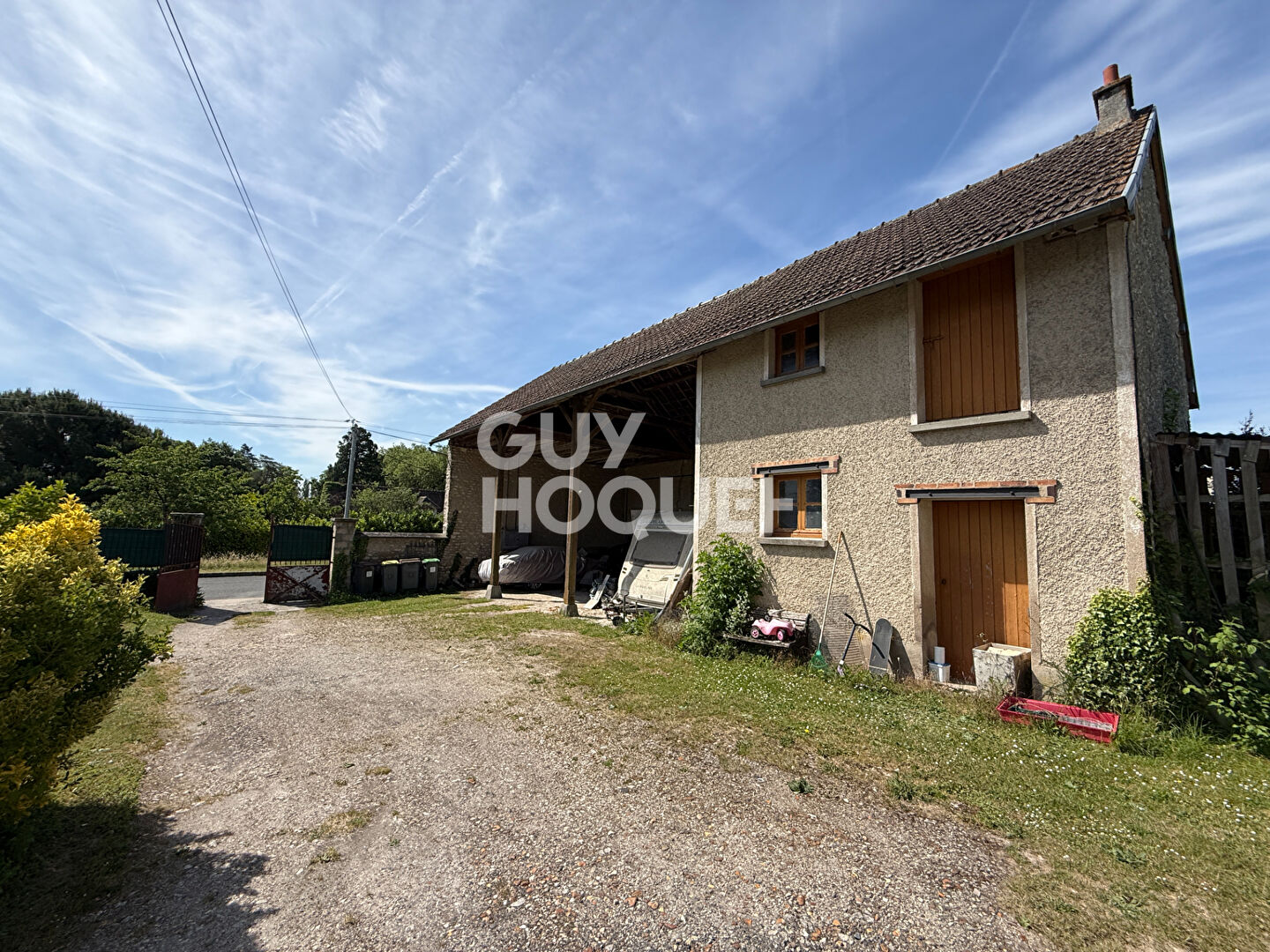 Maison familiale d'environ 170M2 à proximité de Montigny Sur Loing avec 6 chambres sur une parcelle de 2165 m2.