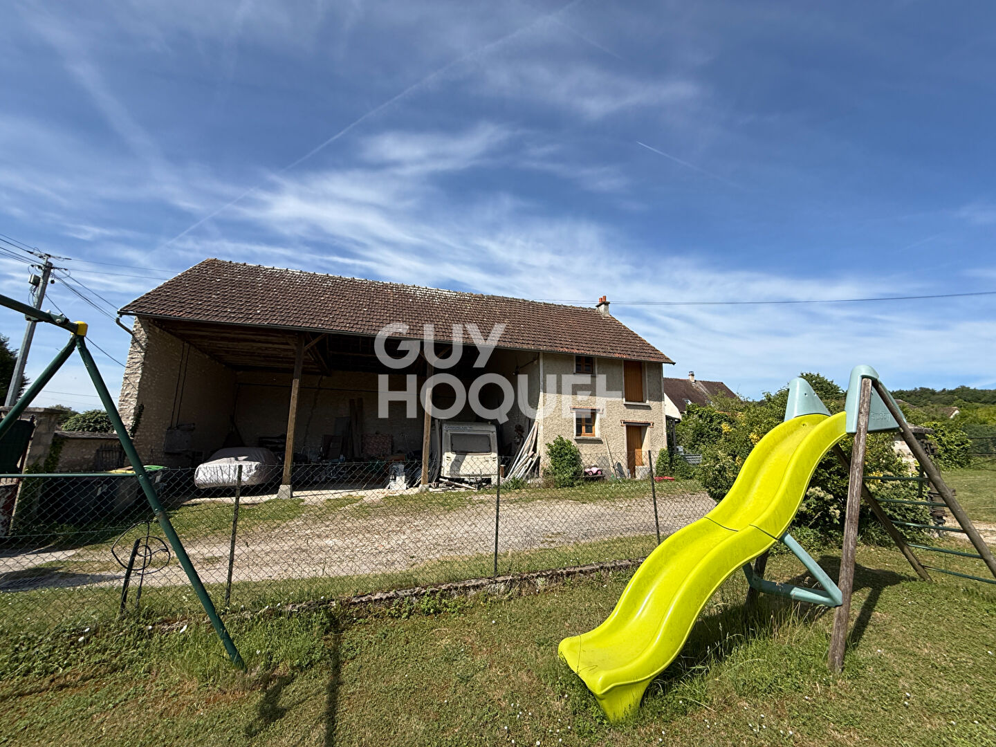 Maison familiale d'environ 170M2 à proximité de Montigny Sur Loing avec 6 chambres sur une parcelle de 2165 m2.