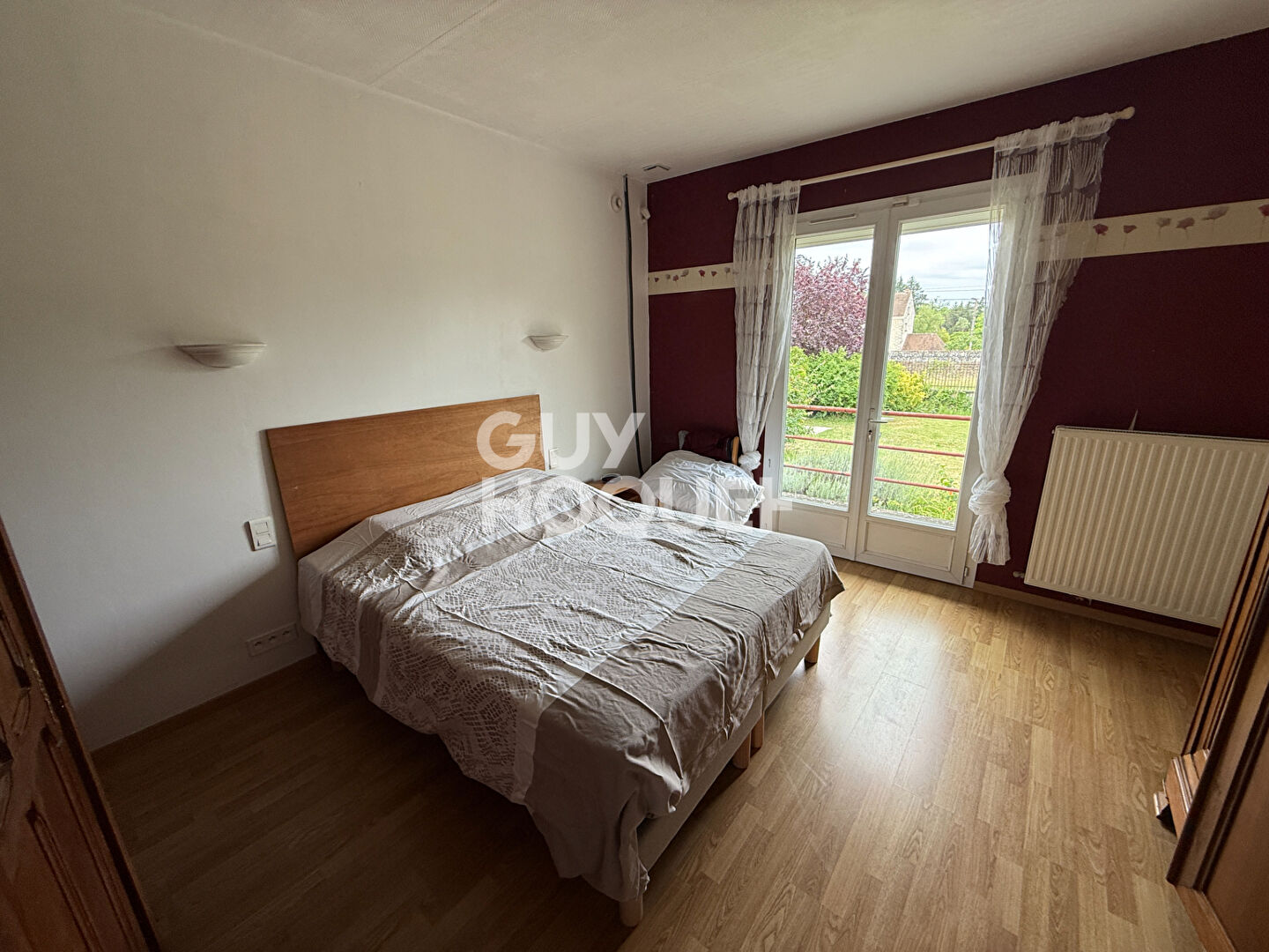 Maison familiale d'environ 170M2 à proximité de Montigny Sur Loing avec 6 chambres sur une parcelle de 2165 m2.