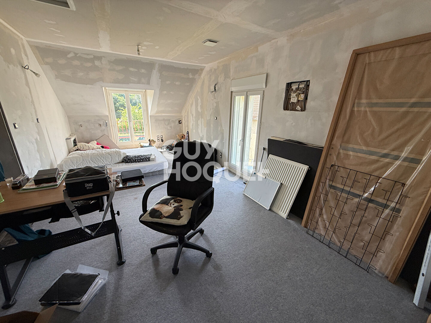 Maison familiale d'environ 170M2 à proximité de Montigny Sur Loing avec 6 chambres sur une parcelle de 2165 m2.