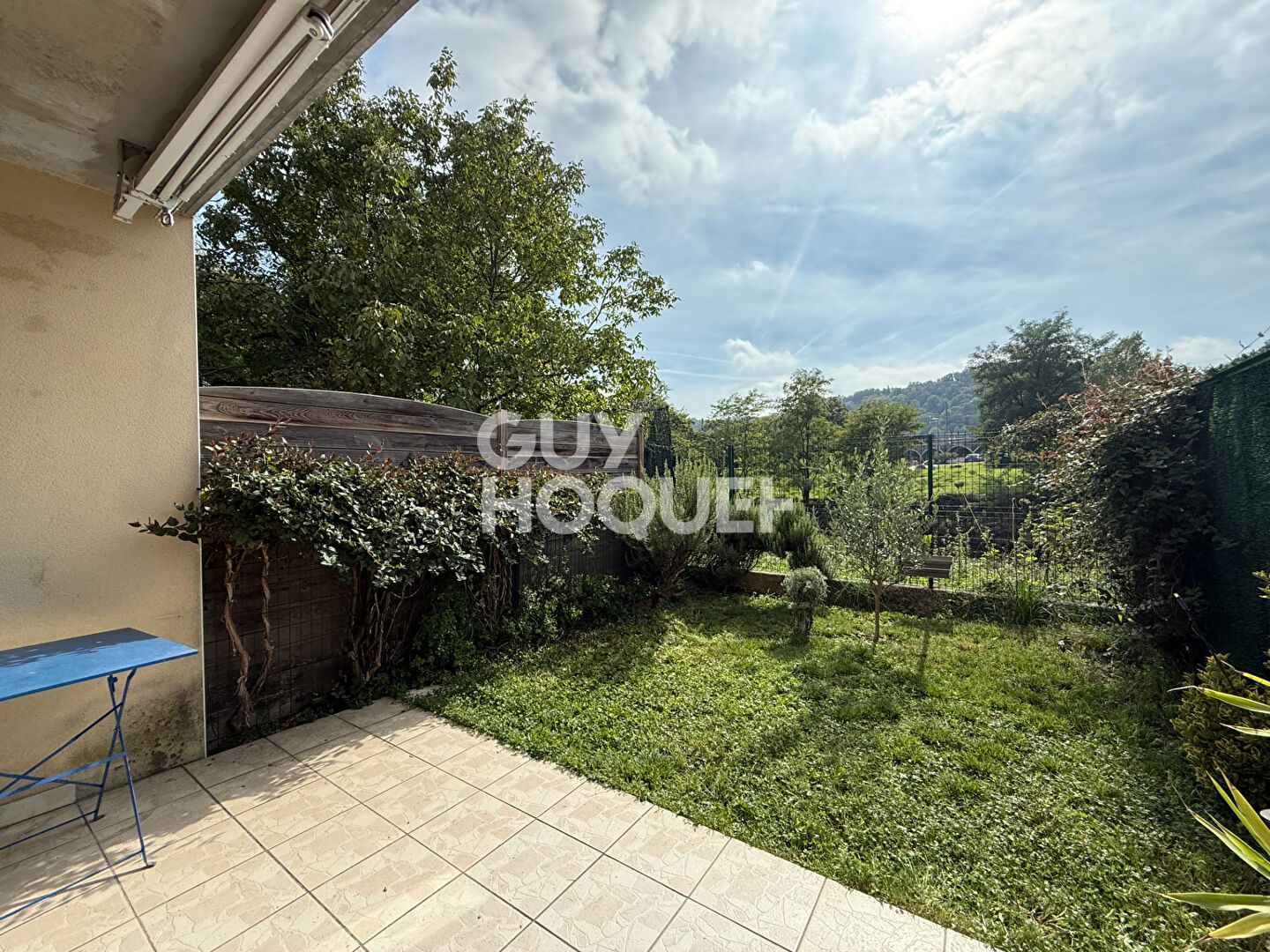 Maison mitoyenne récente  avec jardin à GIVORS centre